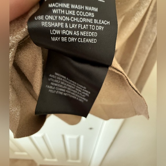 Maeve Anthropologie Pleated Midi Skirt Size S
Gold Metallic Sueded NWT - Picture 8 of 9